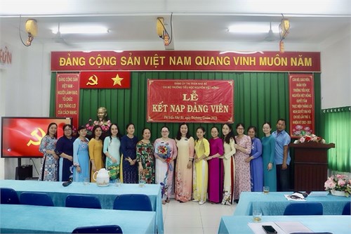 Lễ Kết nạp Đảng viên - Đồng chí Nguyễn Thị Thảo